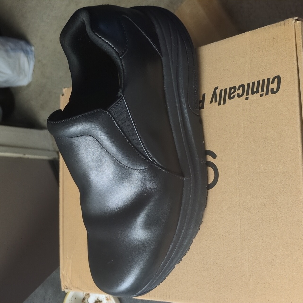 Non Slip Shoes - Picture 2 of 6